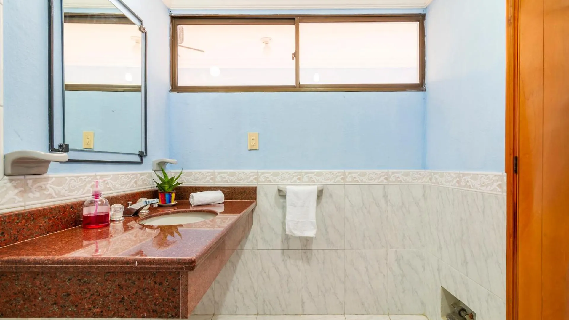 Gasthof Hostal Cartagonova - Habitaciones Privadas Y Amplias Cerca A Zonas Turisticas Cartagena