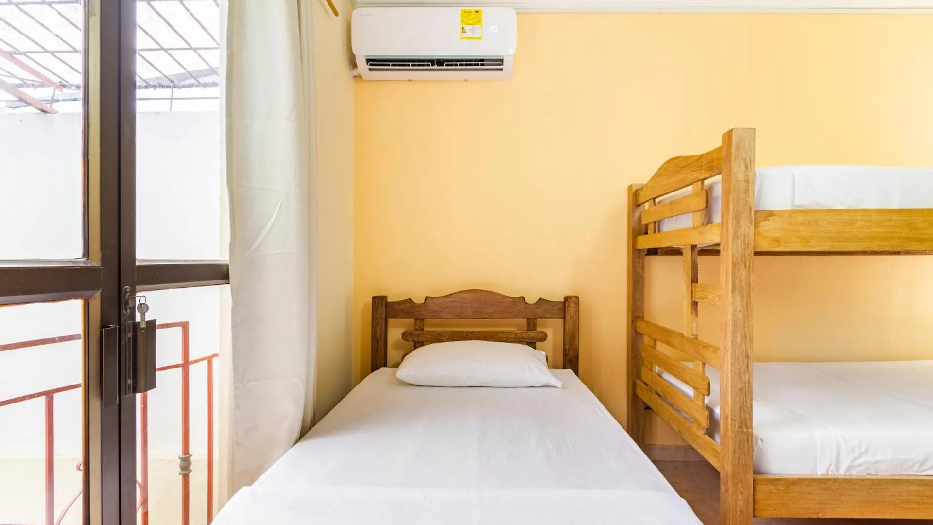 Hostal Cartagonova - Habitaciones Privadas Y Amplias Cerca A Zonas Turisticas Cartagena Vendégház