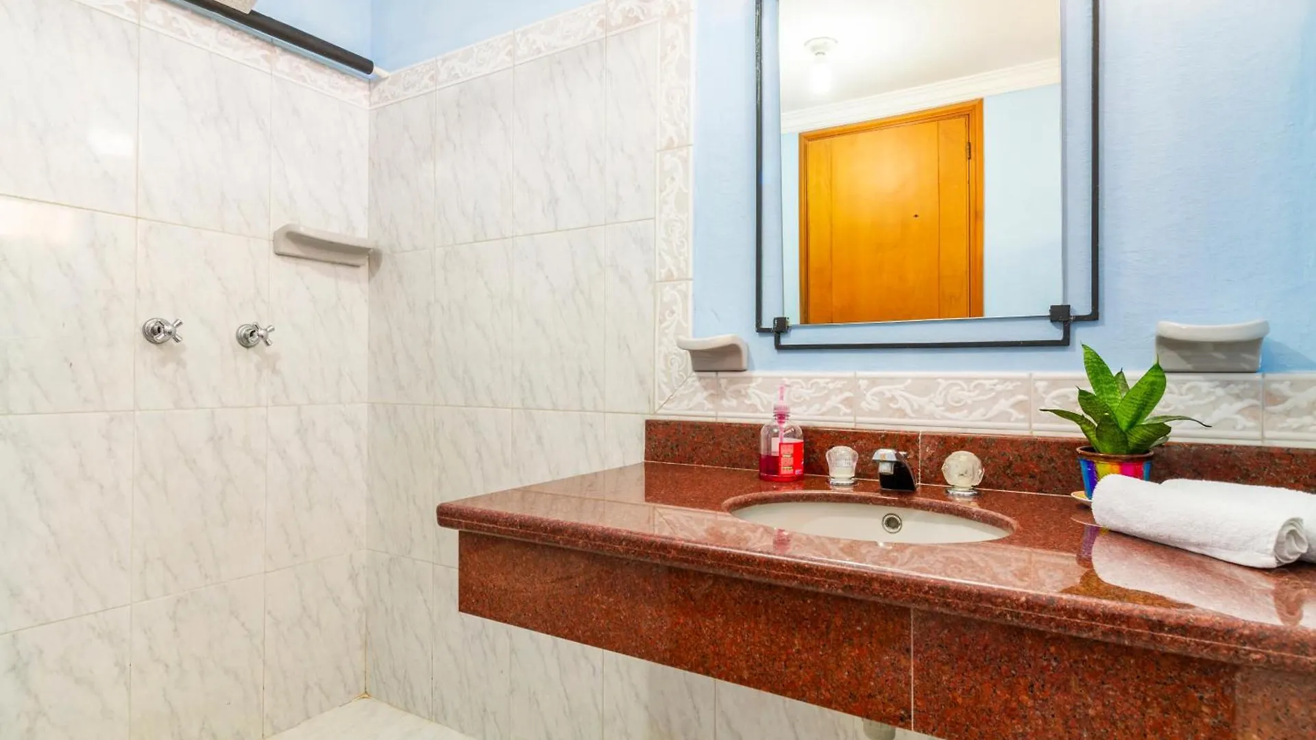 Hostal Cartagonova - Habitaciones Privadas Y Amplias Cerca A Zonas Turisticas Cartagena Kolumbia