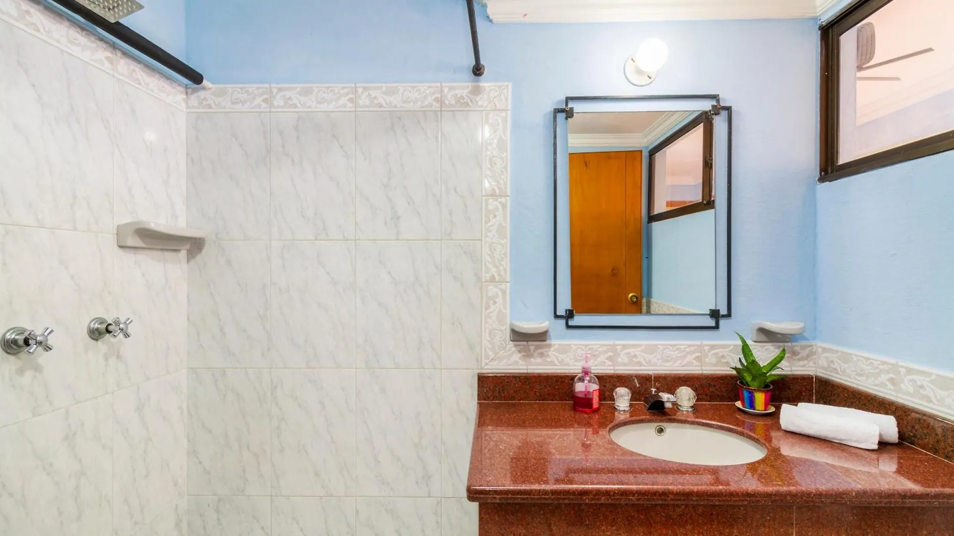 Hostal Cartagonova - Habitaciones Privadas Y Amplias Cerca A Zonas Turisticas Cartagena Vendégház
